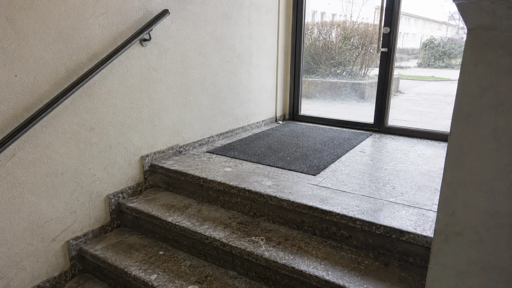 Treppenhaus vor der Reinigung – beispielhafte Darstellung
